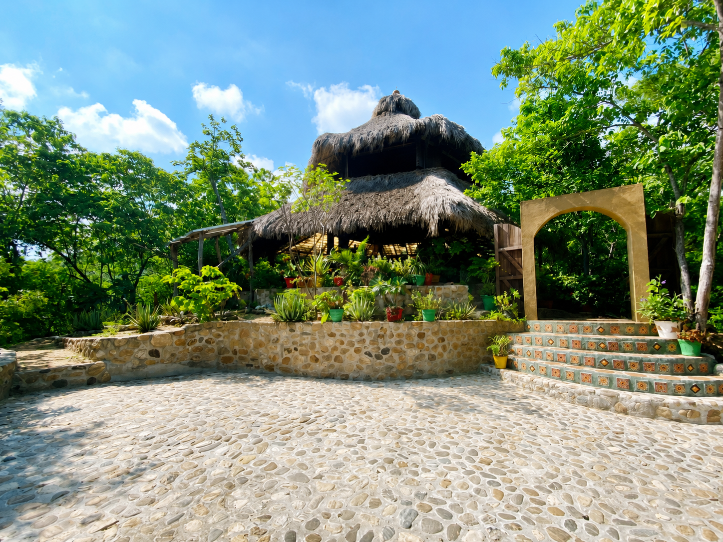 Casa en Zipolite rodeada de naturaleza con terreno amplio