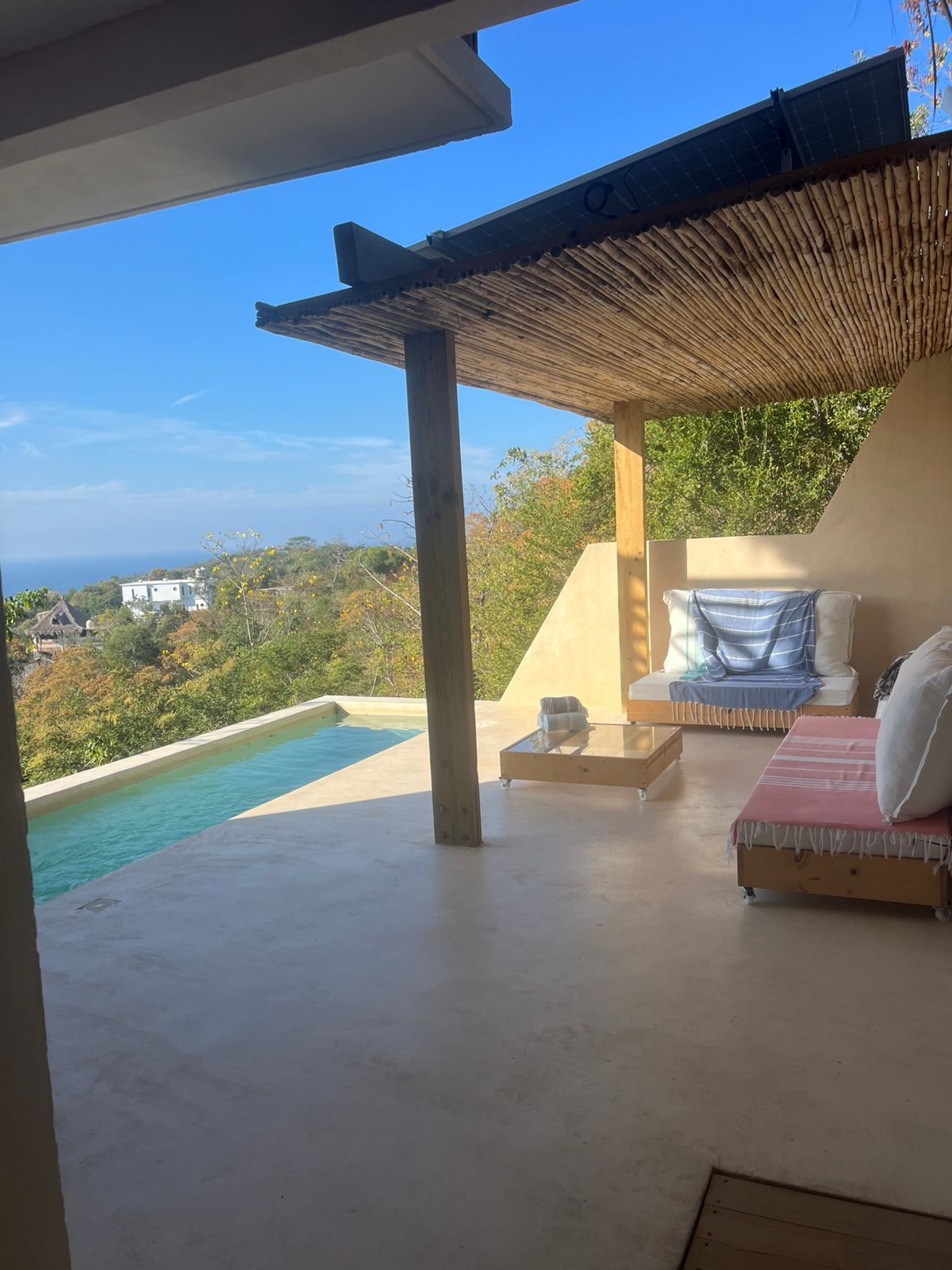 Casa en venta en Zipolite con vistas al mar y alberca