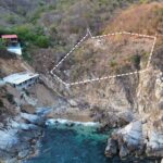 Terreno en venta sobre acantilado con vistas al mar y playa privada en Puerto Ángel